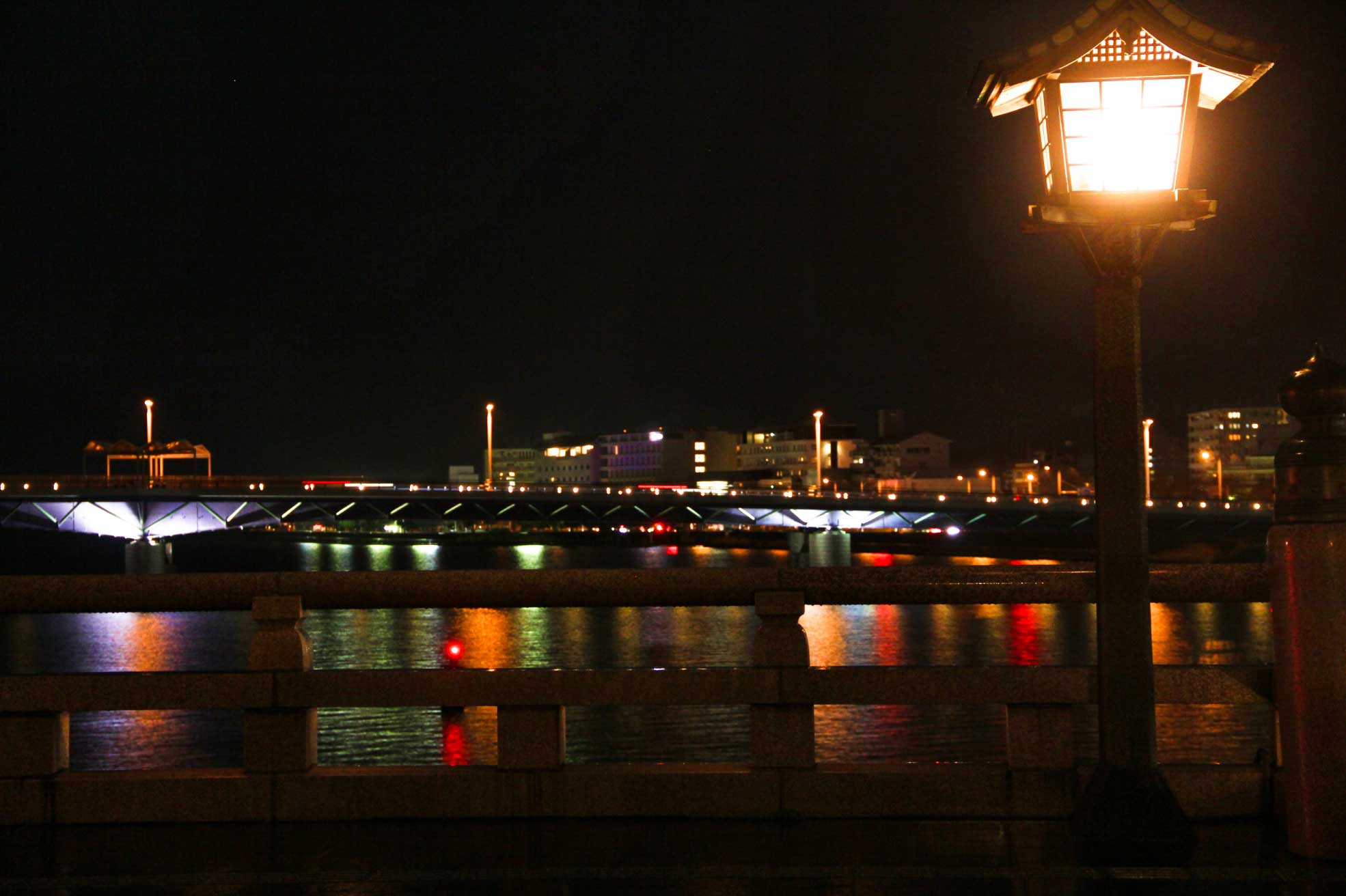 島根県松江市のほっこりする風景その1_松江大橋の夜景 02
