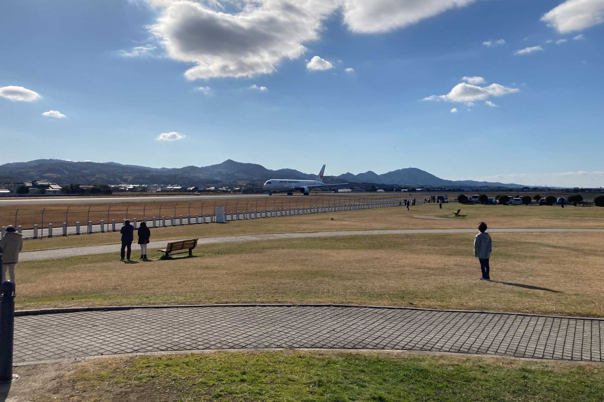 島根県出雲市のほっこりする風景その3_出雲空港から飛び立つ飛行機 02