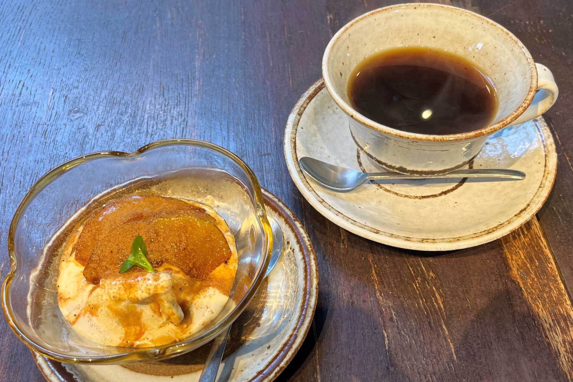 島根県江津市のカフェ「風のえんがわ」のスイーツとコーヒー