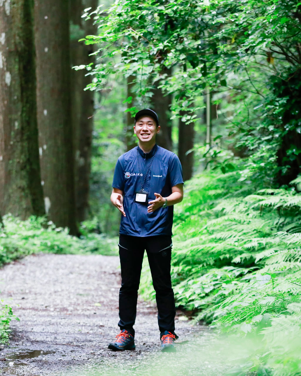 森の小道で語る早川隆さん