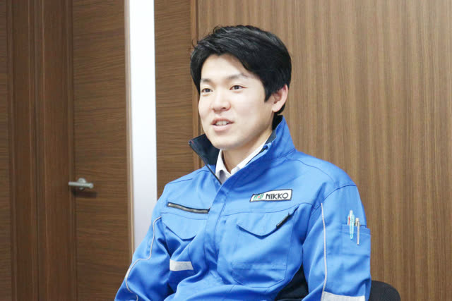 インタビューに答える槇野さん