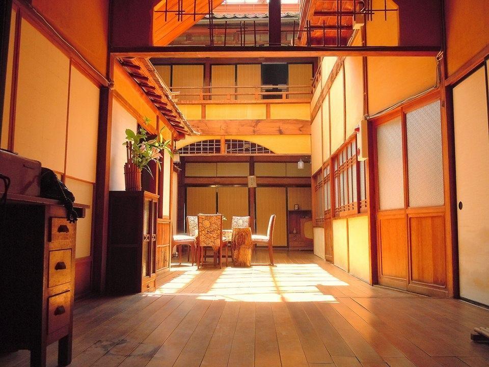 お客様の感動ポイントの一つ 美保館本館アトリウム