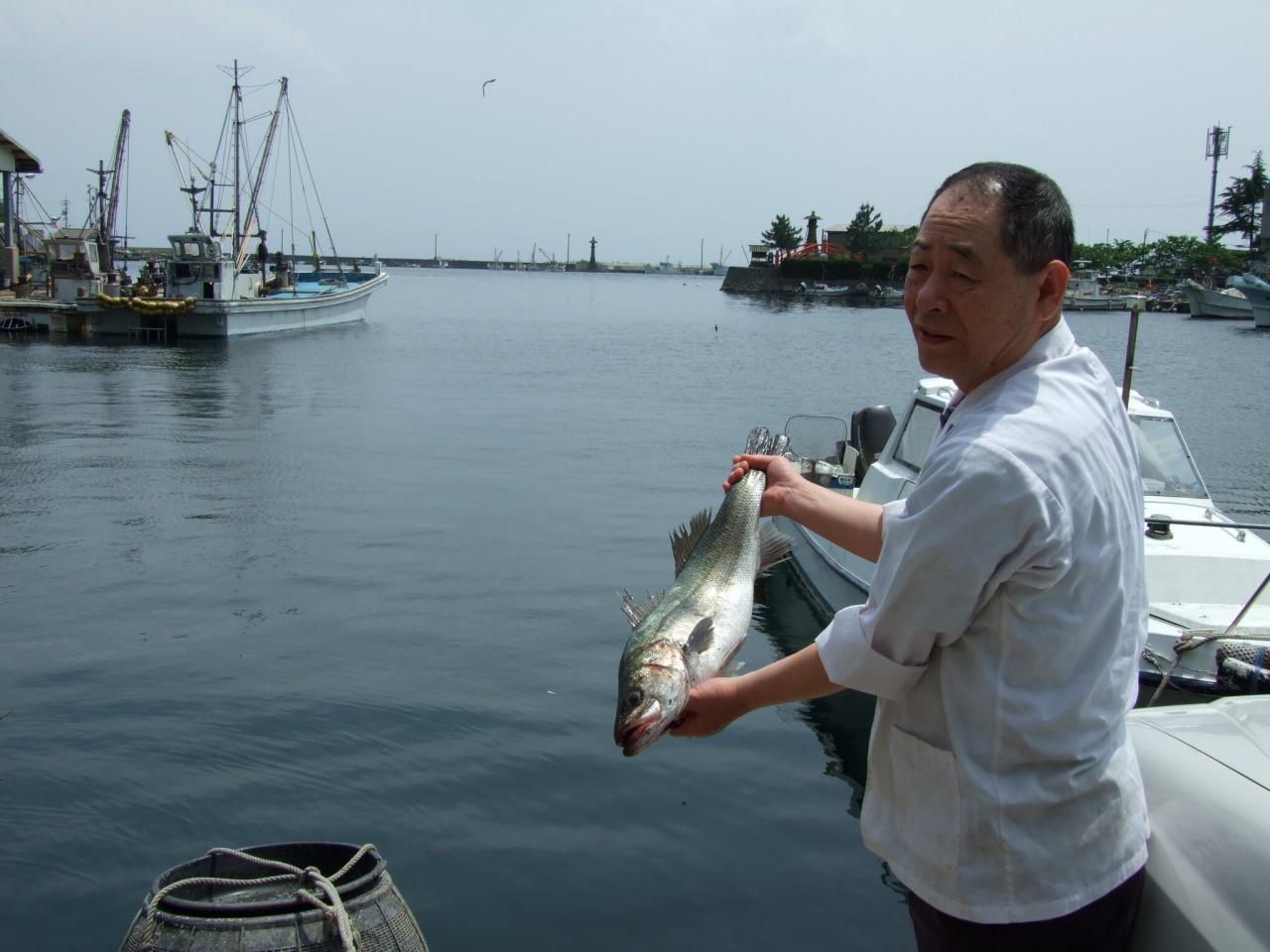 魚は主に目の前の漁港や境港で仕入れます。