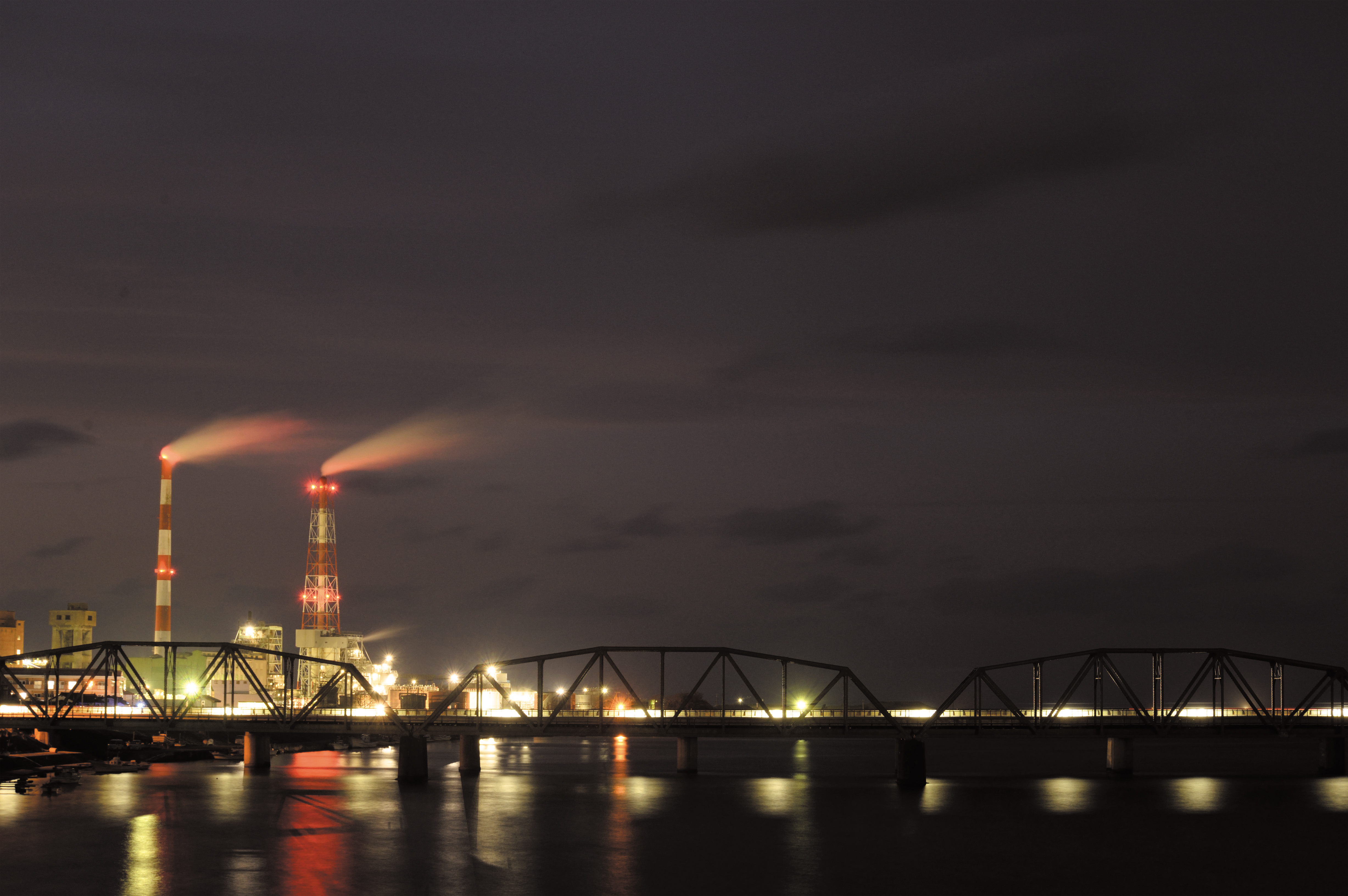 江川橋と江津工場の夜景写真