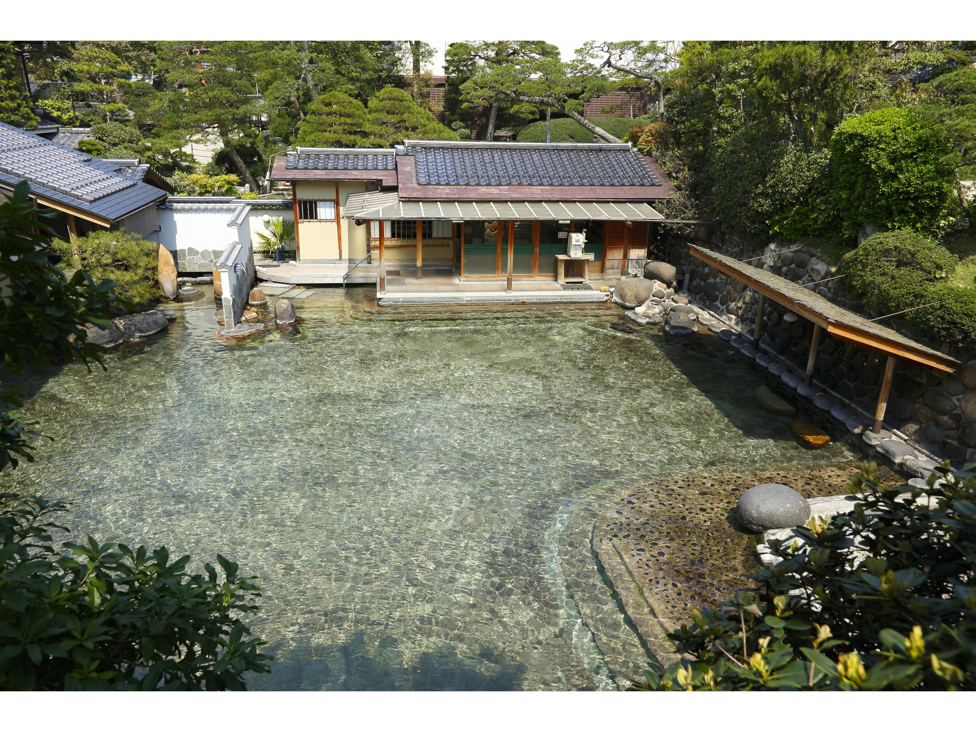 120坪日本一の混浴露天風呂