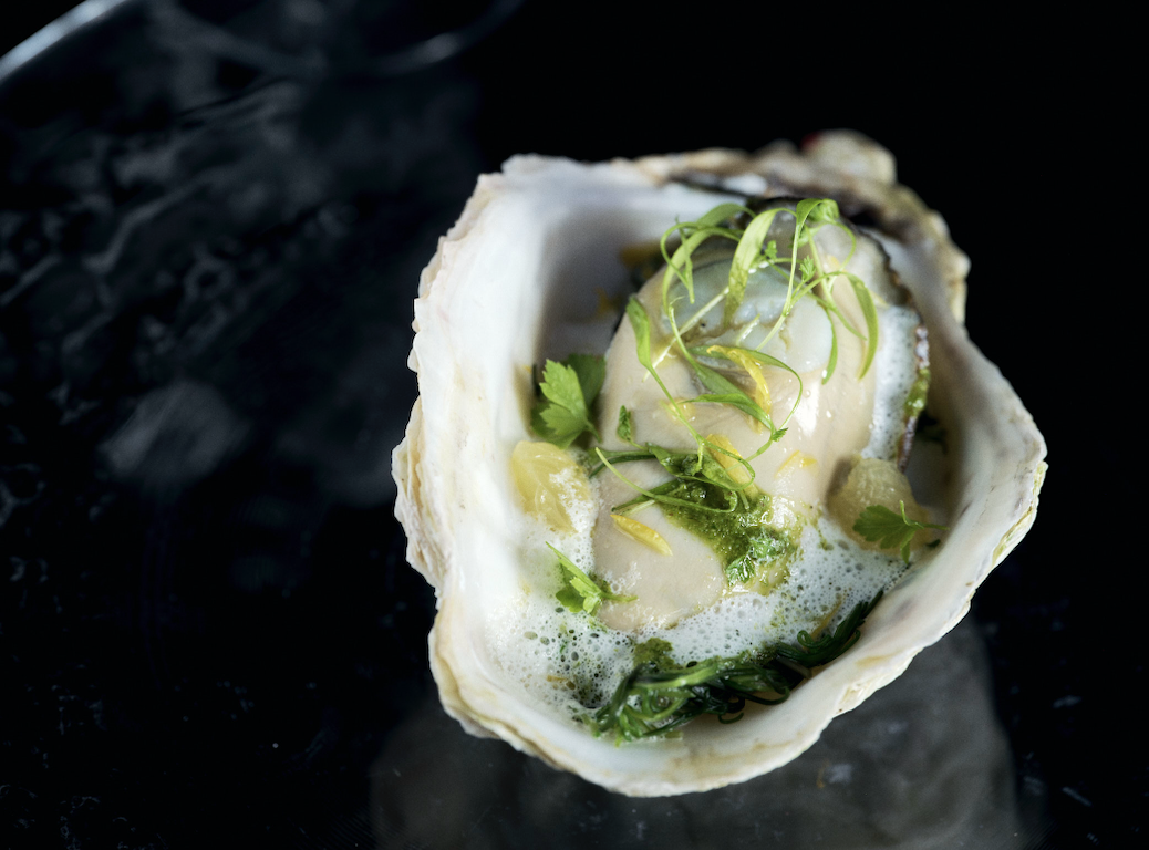 牡蠣の養殖で有名な島です