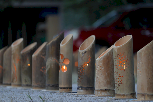 夏祭りにみんなで作った竹灯篭
