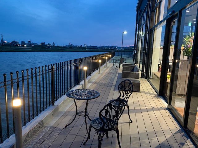 ショールーム　テラス席