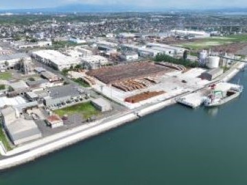 日新グループは専用の港を所有しています。