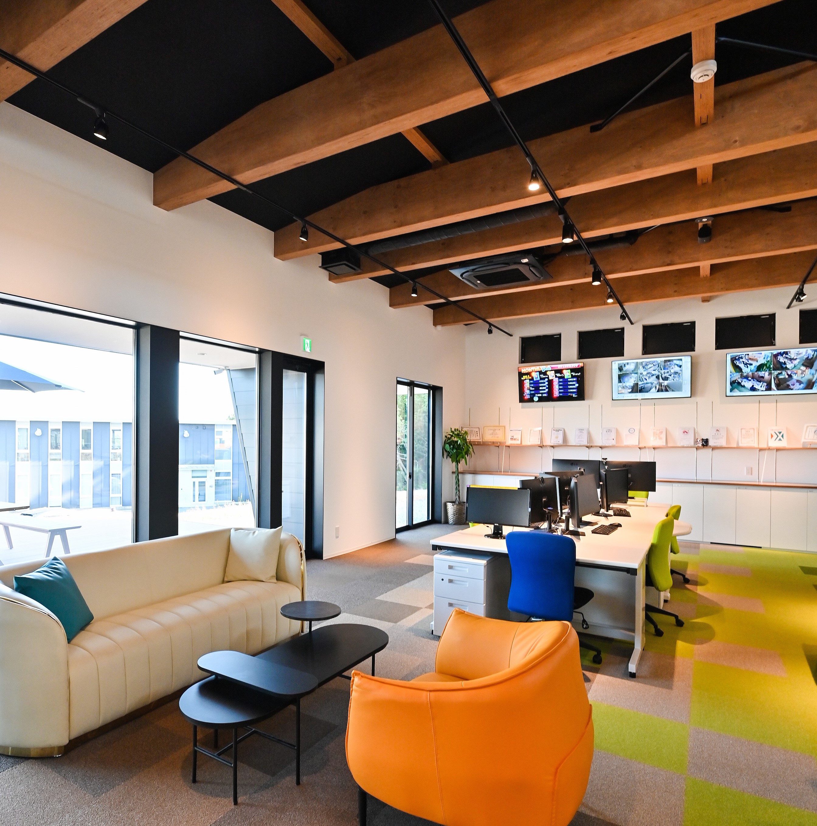 おしゃれなオフィスでモチベーション高く働けます！