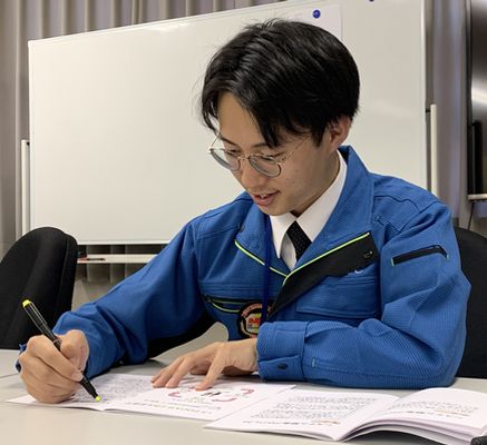 学びながら成長し、お客様の課題解決に取り組みます