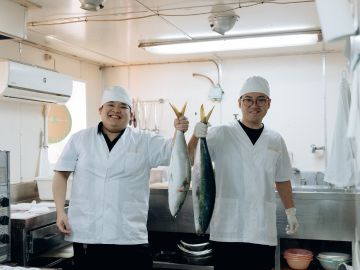 事務部（司厨室）。船員のまかないを作る部署。