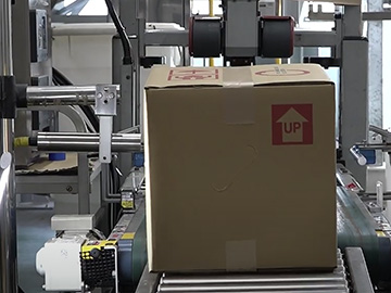 製函機、印字プリンターを通る製品