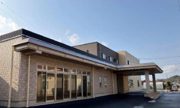 介護医療院玄関側より：2階建　90名定員