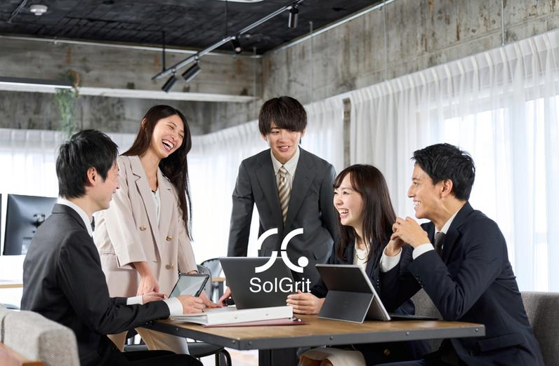 出社と在宅ワークのハイブリット勤務が可能です！