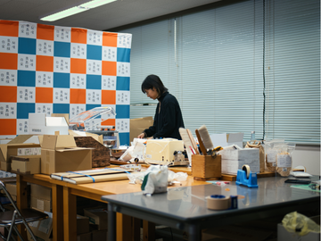 農産物の丁寧な梱包も仕事のひとつ