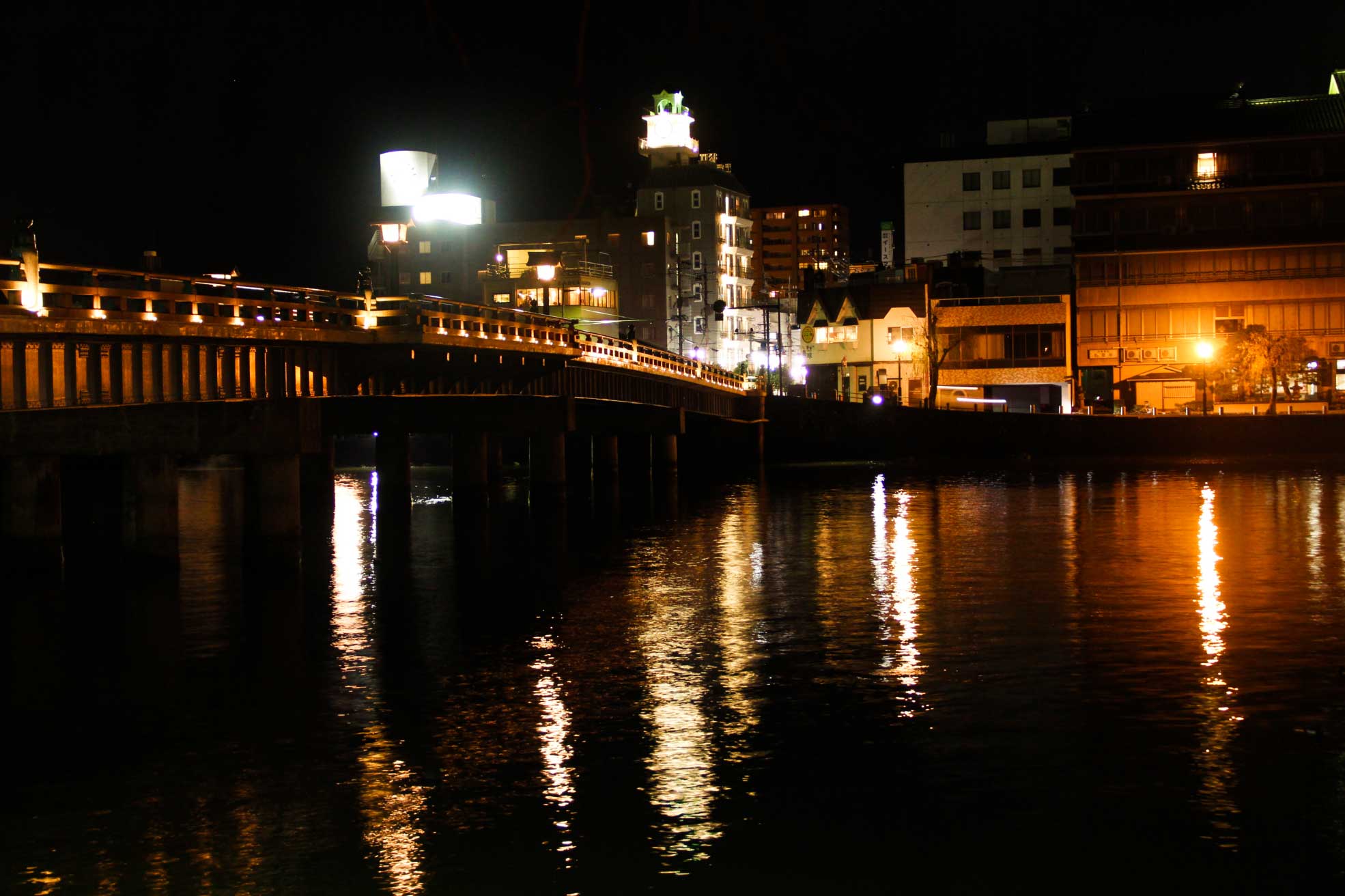 島根県松江市のほっこりする風景その1_松江大橋の夜景 01