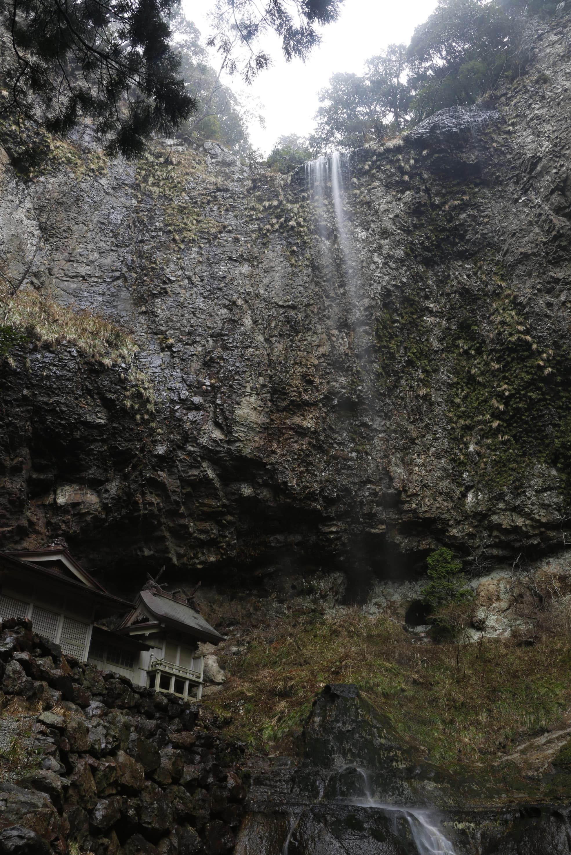 隠岐の島町の絶景スポット「壇鏡の滝」